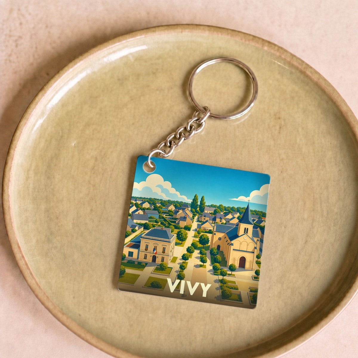 Porte-clés souvenir de la ville de Vivy avec une illustration stylisée.