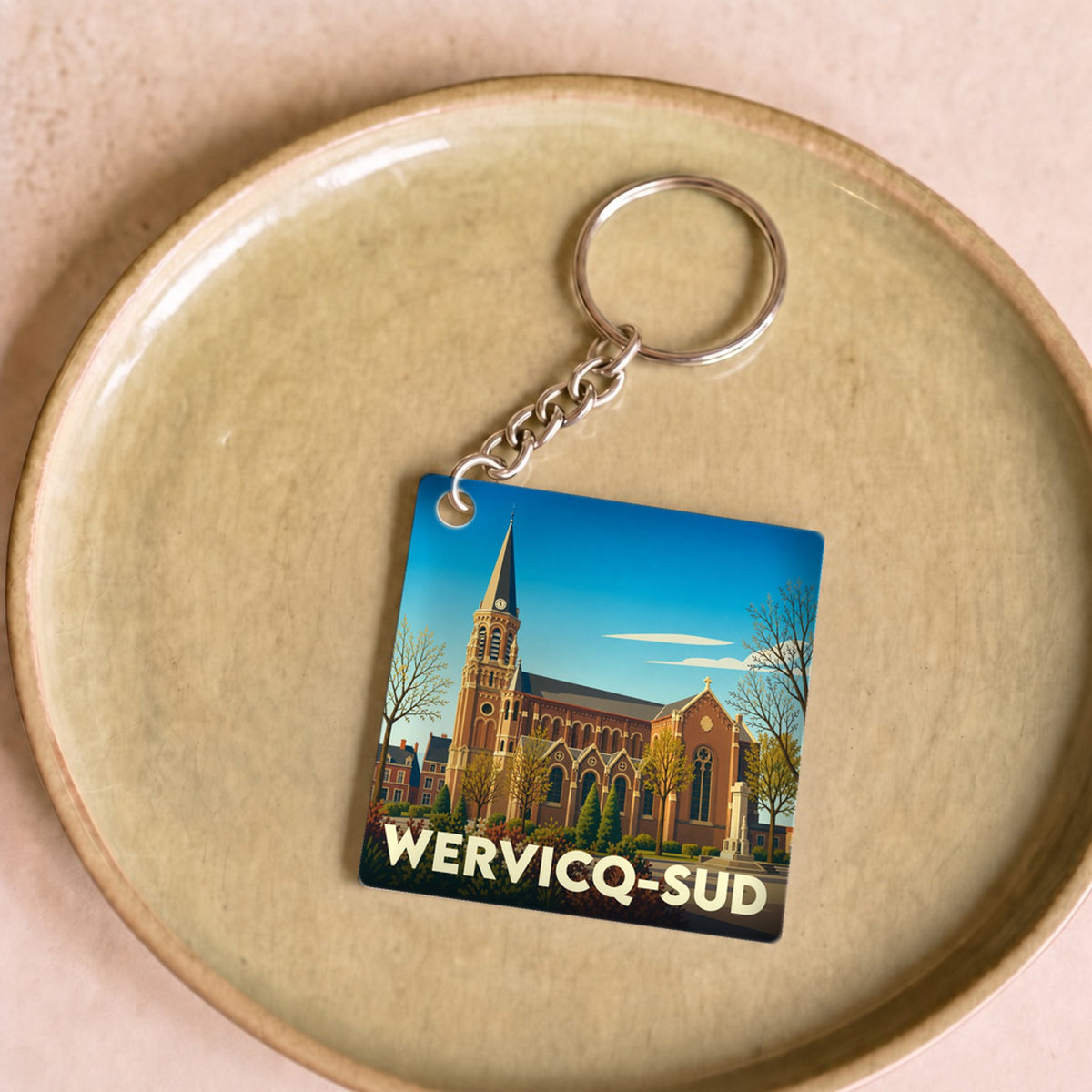 Porte-clés souvenir de la ville de Wervicq-Sud avec une illustration stylisée de son église.