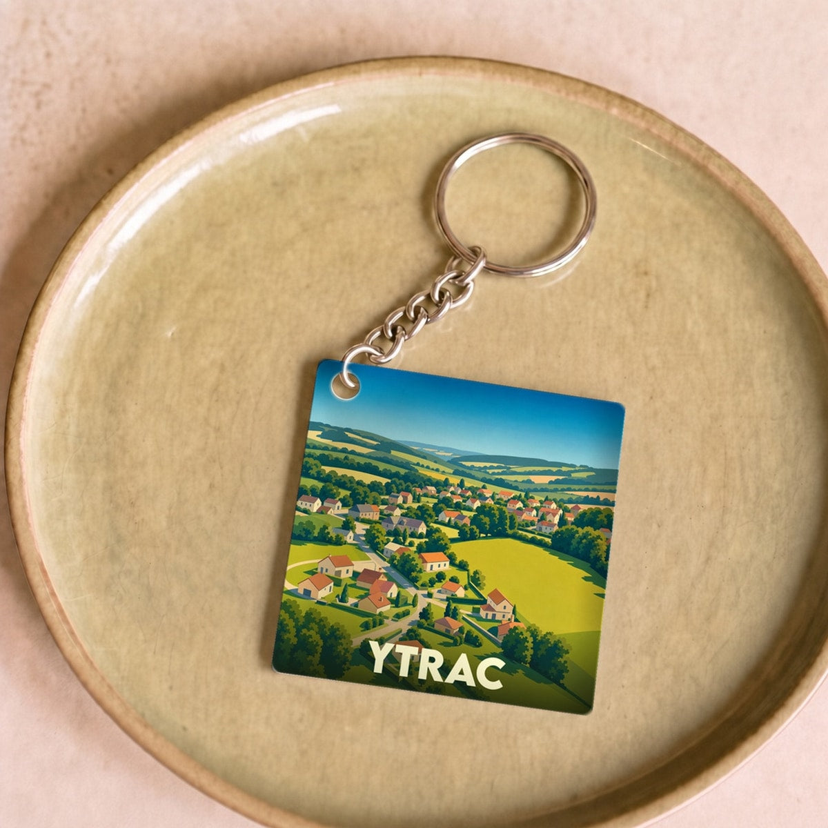 Porte-clés souvenir de la ville d'Ytrac avec une illustration stylisée.