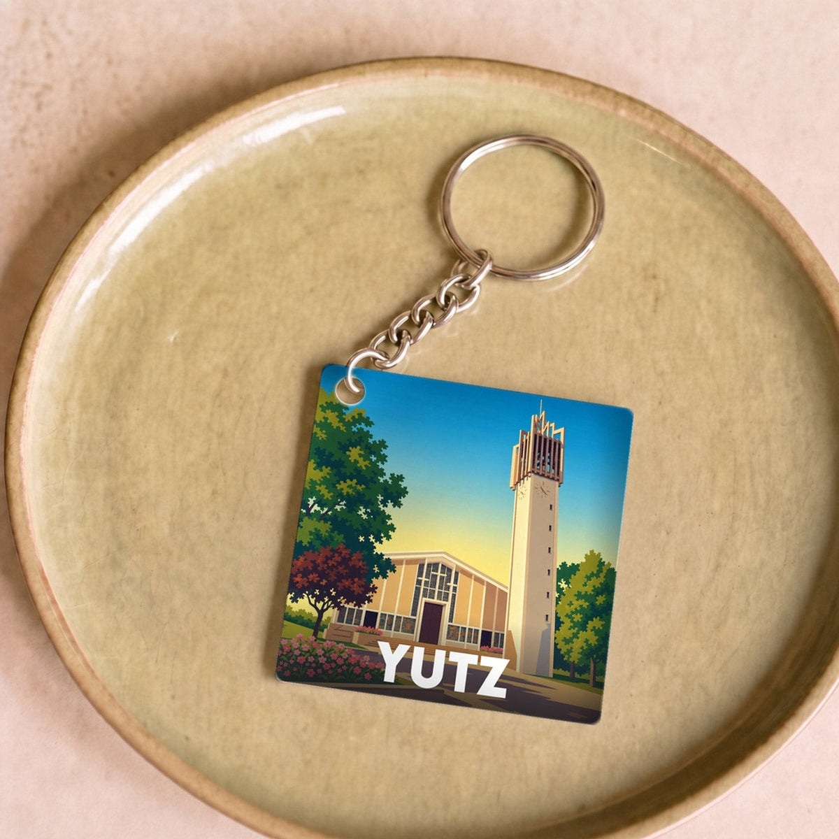 Porte-clés souvenir de la ville de Yutz avec une illustration stylisée de son architecture.