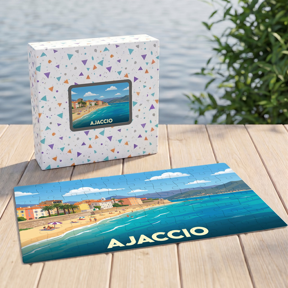 Puzzle souvenir de la ville d'Ajaccio avec une illustration stylisée d'un bord de mer ensoleillé.