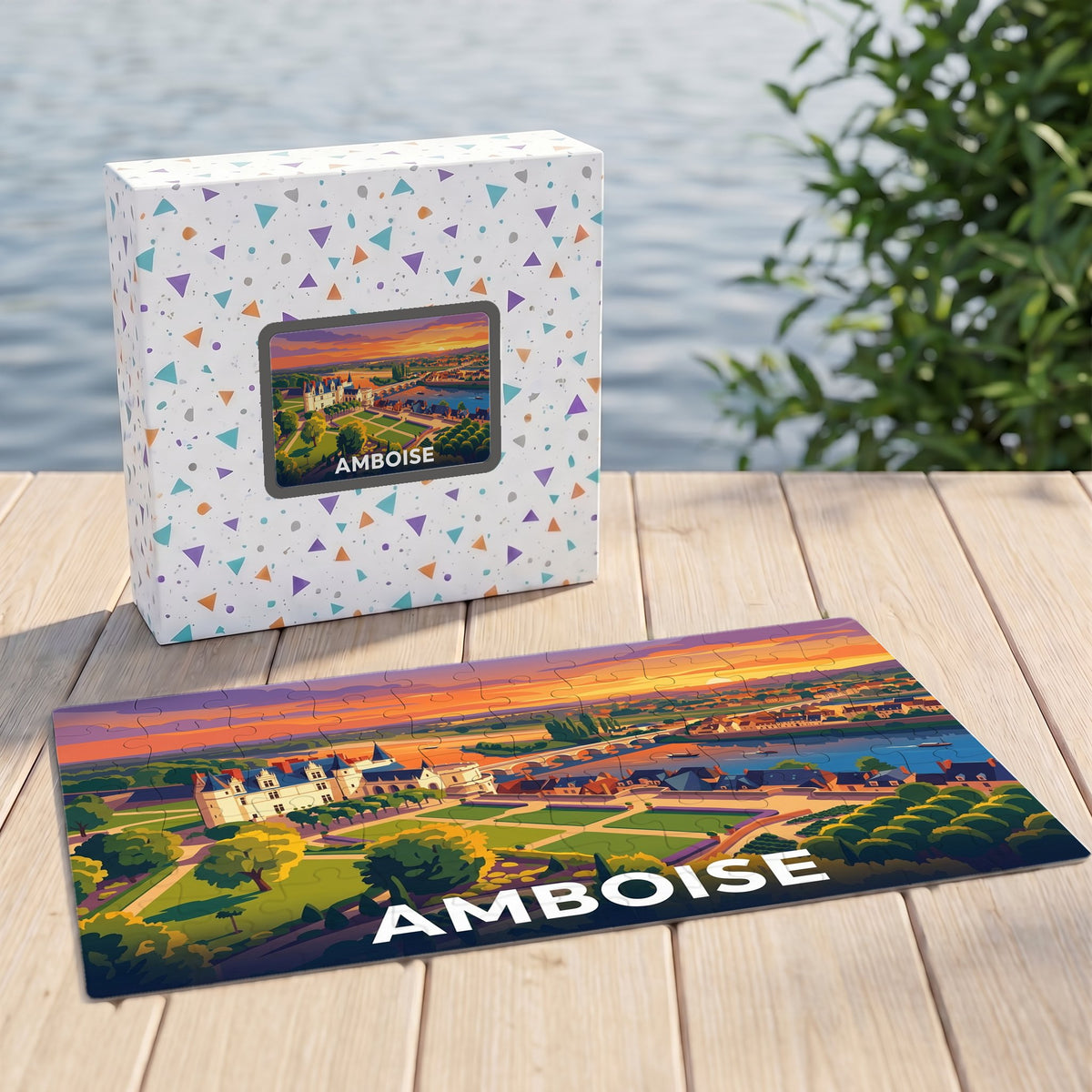 Puzzle souvenir de la ville d'Amboise illustrant son château et la Loire dans un style graphique coloré.