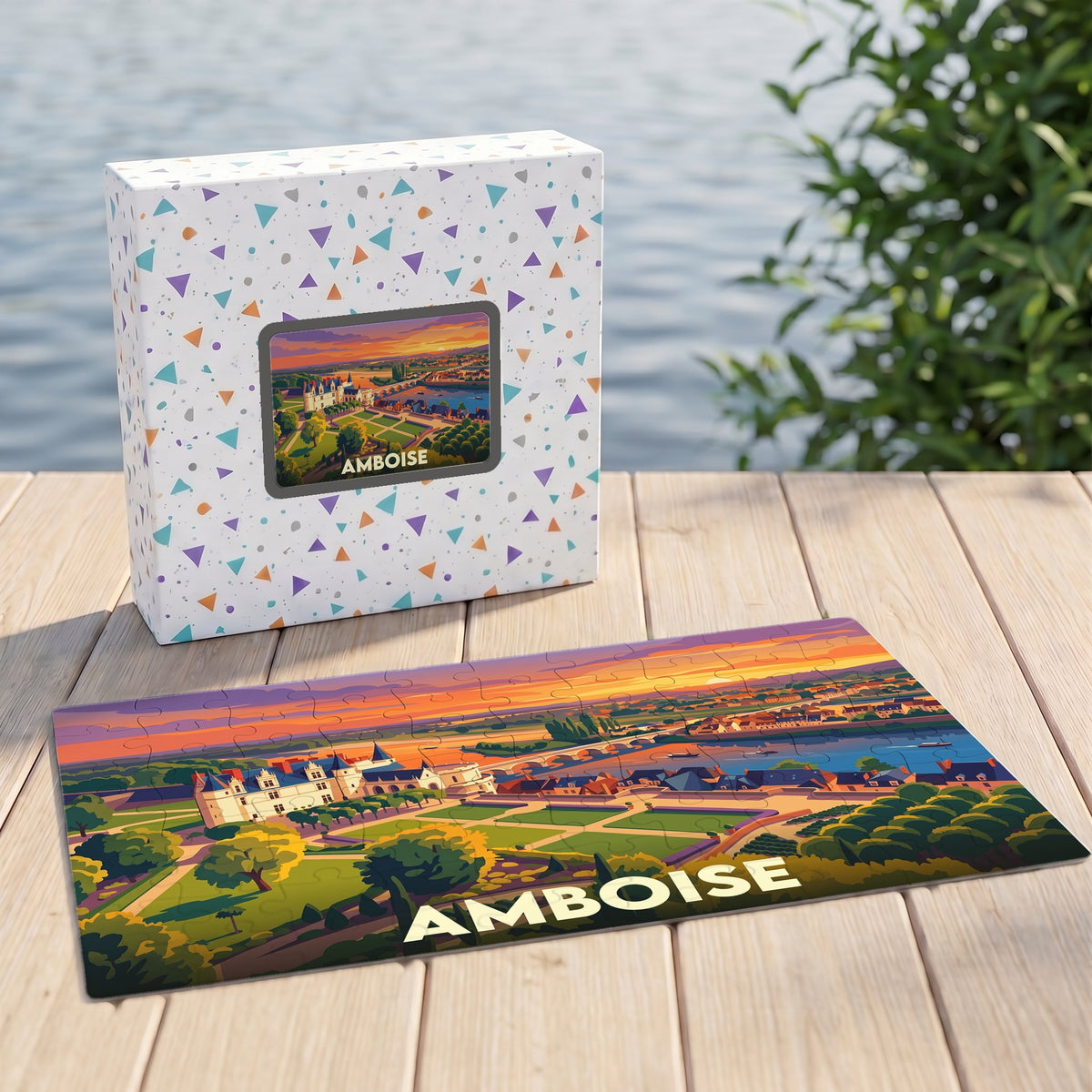 Puzzle souvenir de la ville d'Amboise illustrant son château et la Loire dans un style graphique coloré.