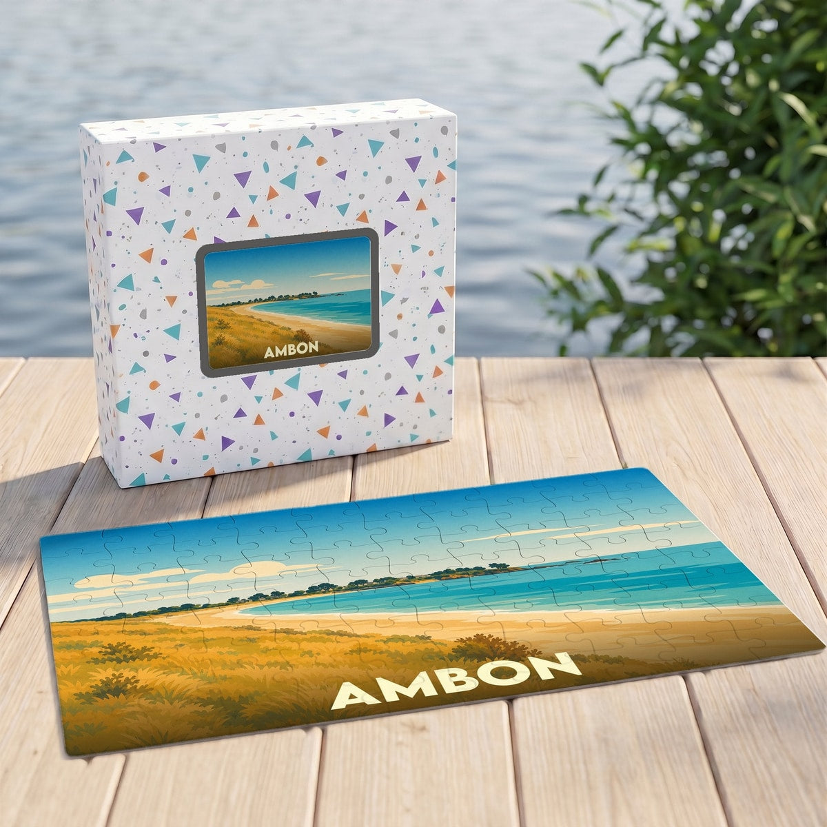 Puzzle souvenir de la ville d'Ambon représentant une plage sauvage et ensoleillée avec une illustration stylisée.
