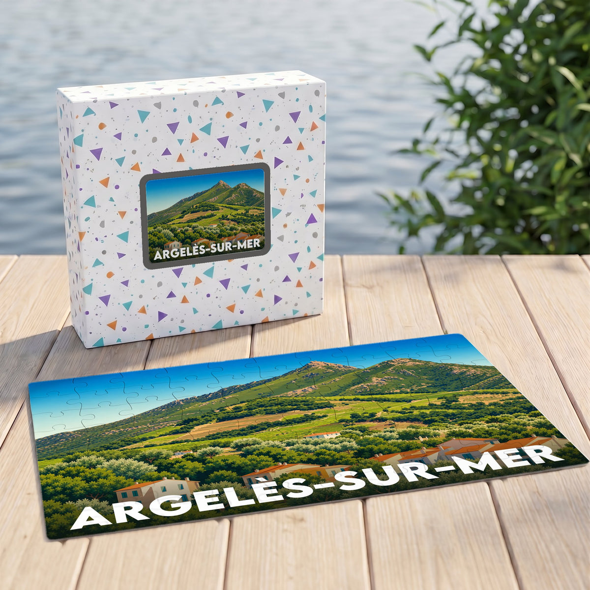 Puzzle souvenir d'Argelès-sur-Mer illustré par un paysage de montagnes verdoyantes.