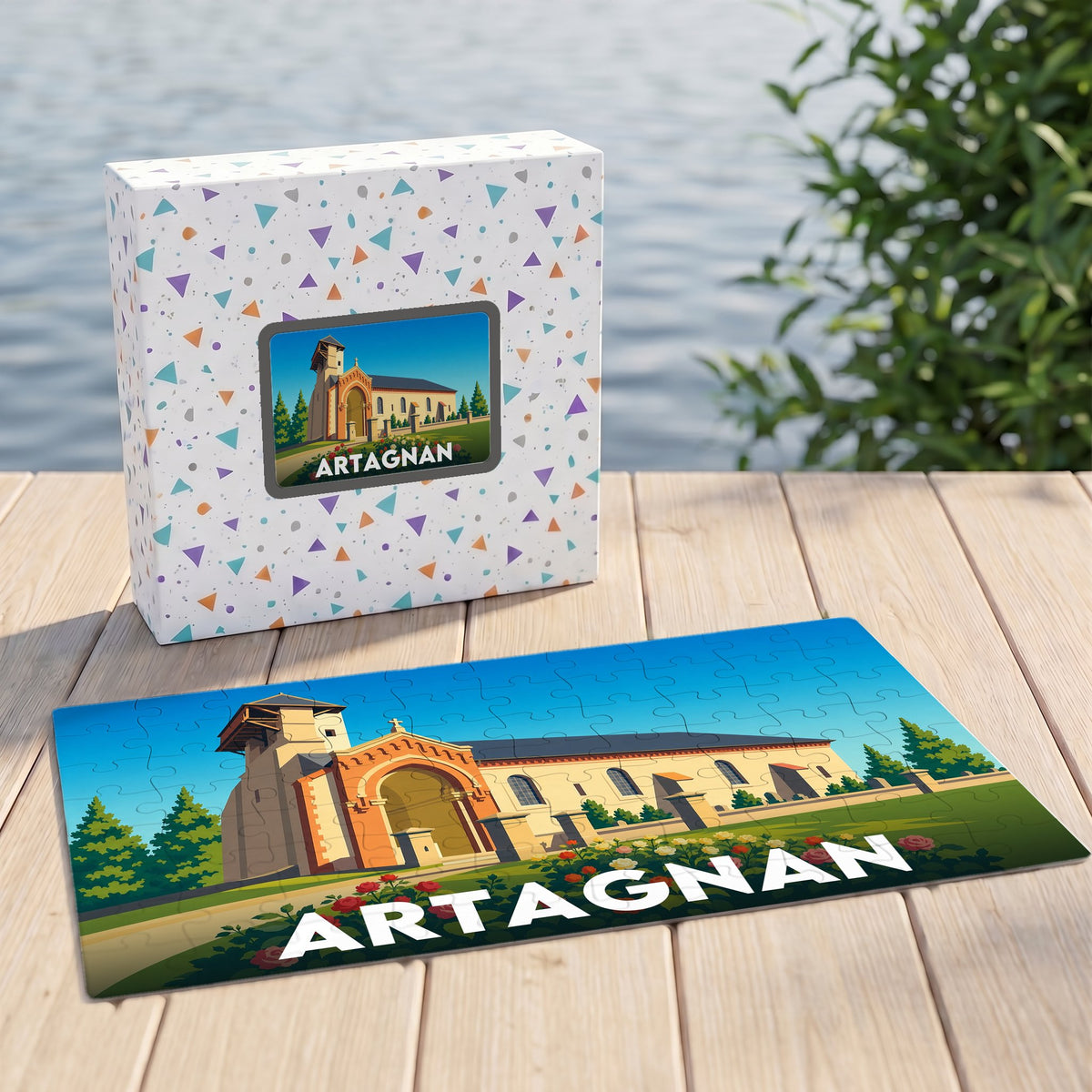 Puzzle souvenir de la ville d'Artagnan avec une illustration stylisée d'une église locale.