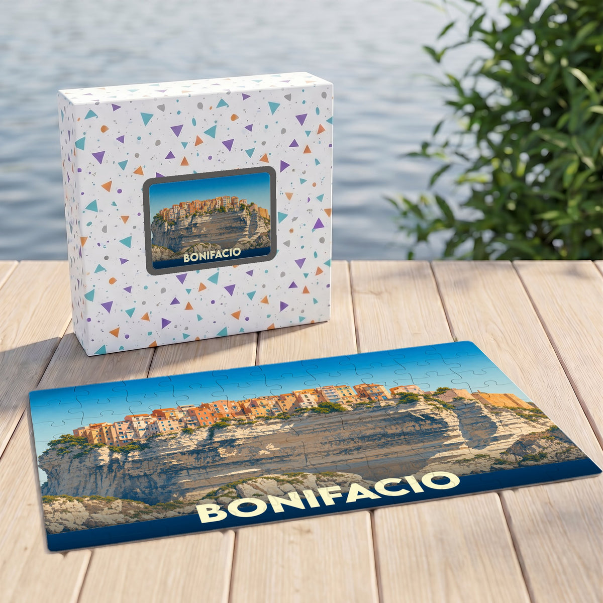 Puzzle souvenir de la ville de Bonifacio représentant ses célèbres falaises et maisons perchées.