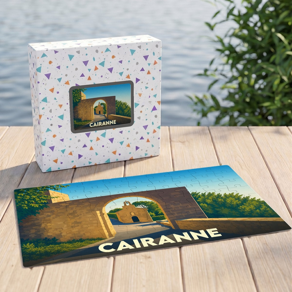 Puzzle souvenir de la ville de Cairanne avec une illustration stylisée d'un portail en pierre.