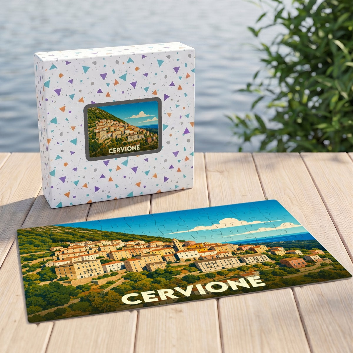Puzzle souvenir de la ville de Cervione avec une illustration stylisée de ses habitations à flanc de colline.