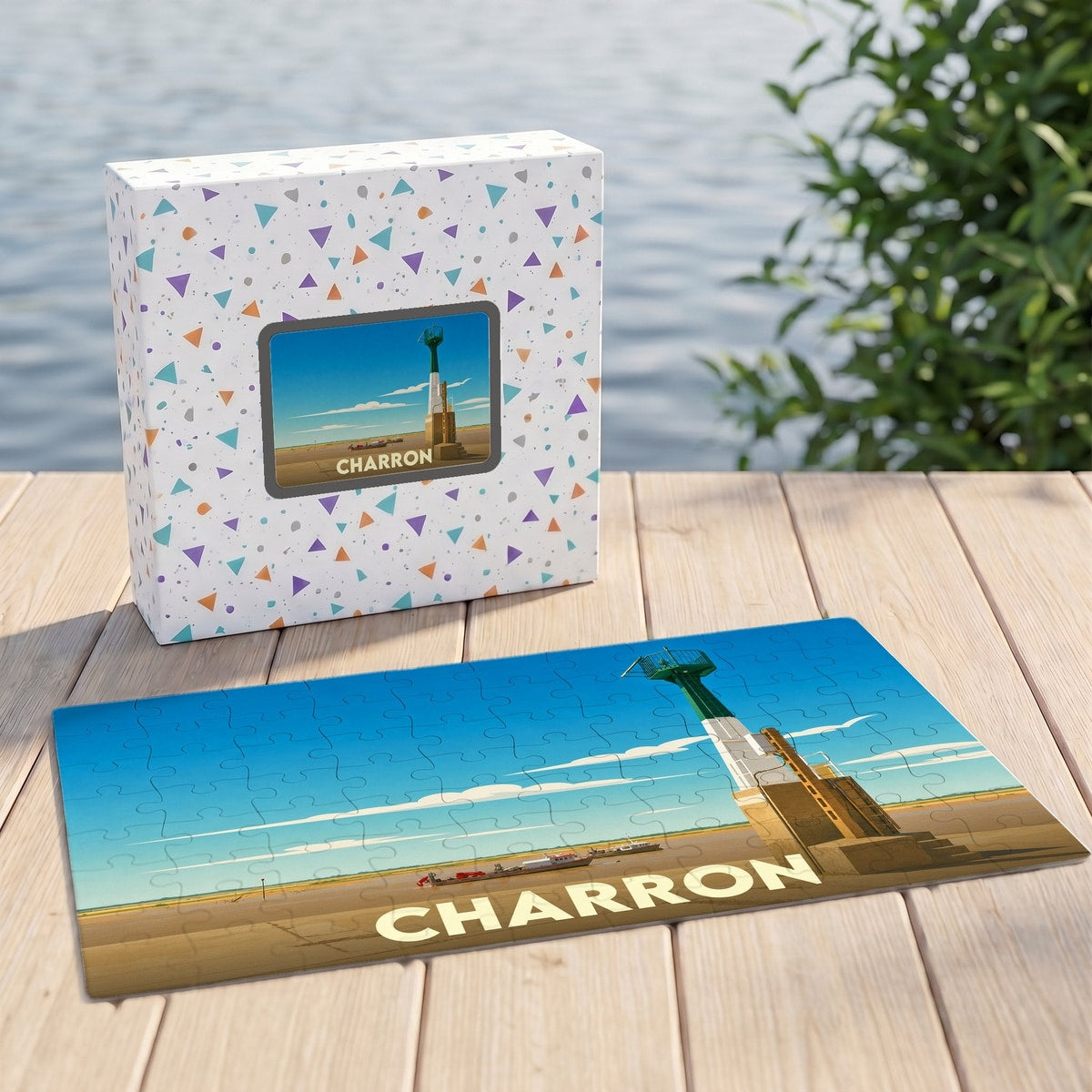 Puzzle souvenir de la ville de Charron avec une illustration stylisée de son littoral et de son phare.