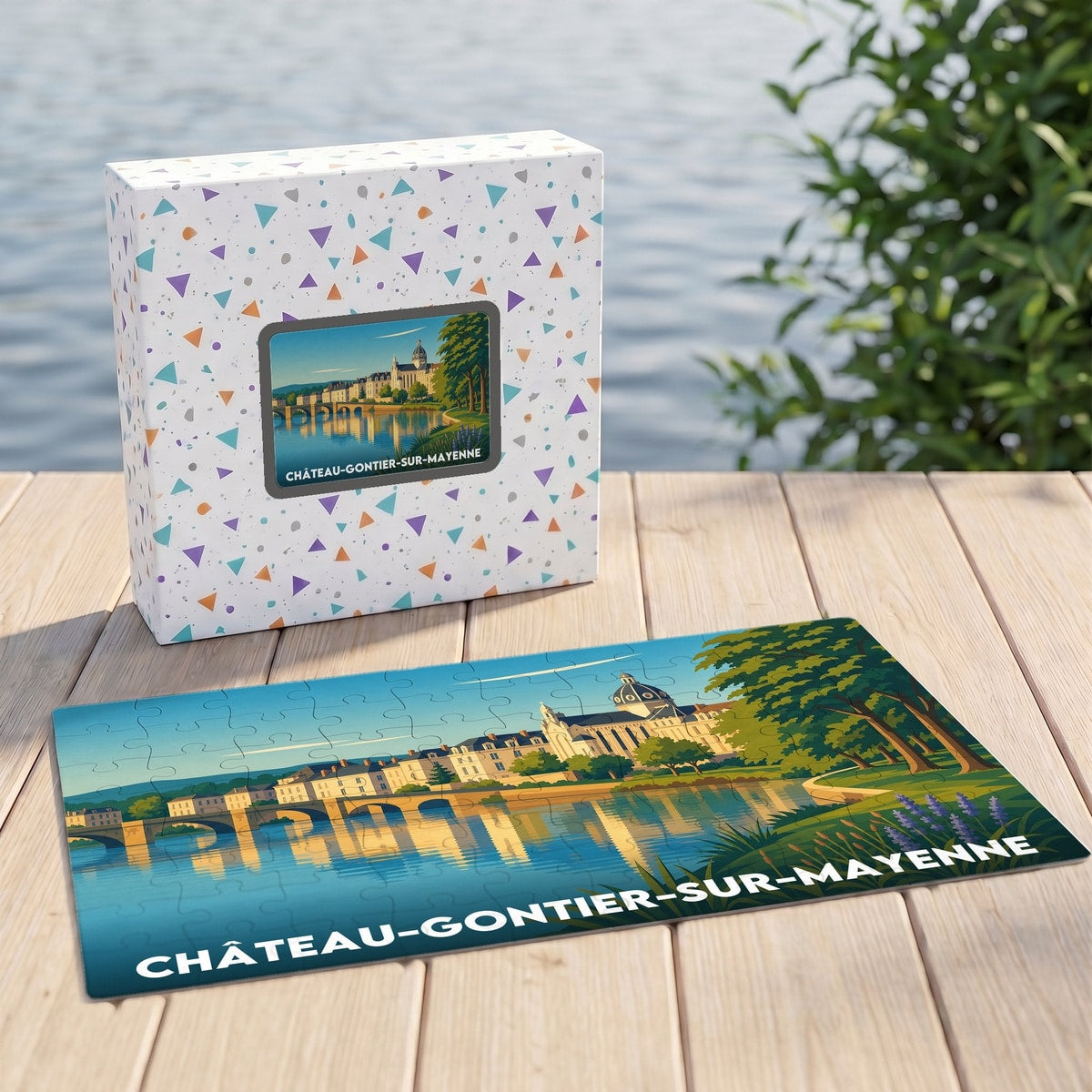 Puzzle souvenir de la ville de Château-Gontier-sur-Mayenne avec une illustration stylisée et colorée de ses quais.
