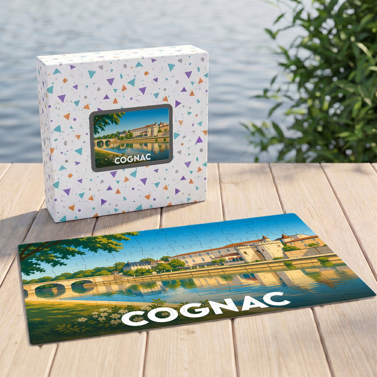 Puzzle souvenir de la ville de Cognac illustré d'un paysage urbain au bord de l'eau.