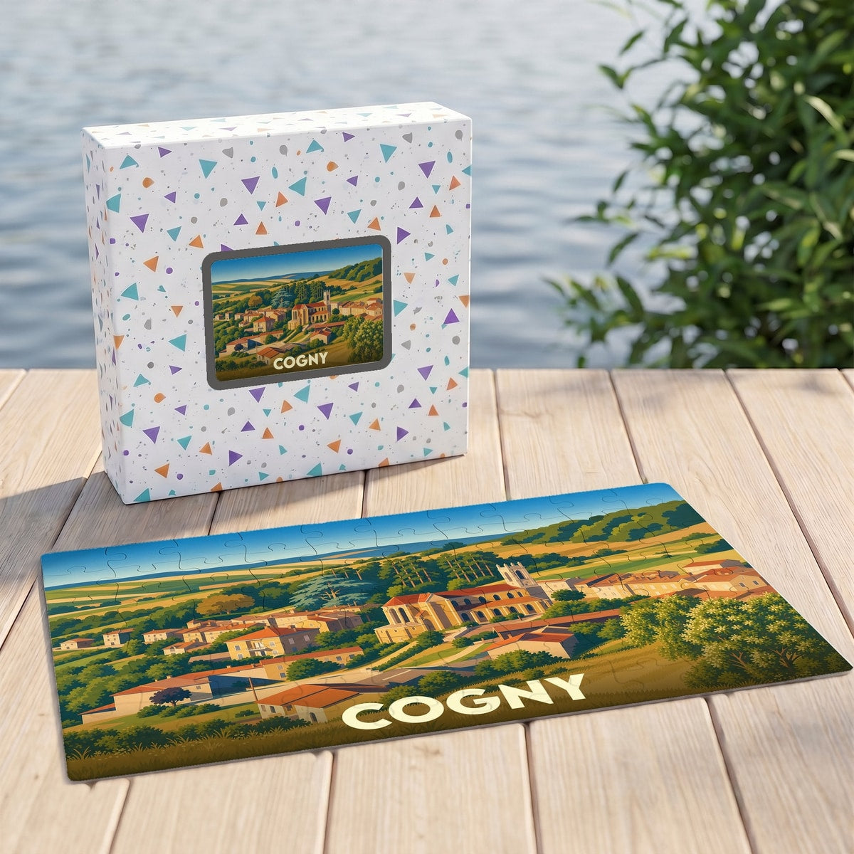 Puzzle souvenir de la ville de Cogny présentant une illustration paysagère stylisée dans sa boîte assortie.