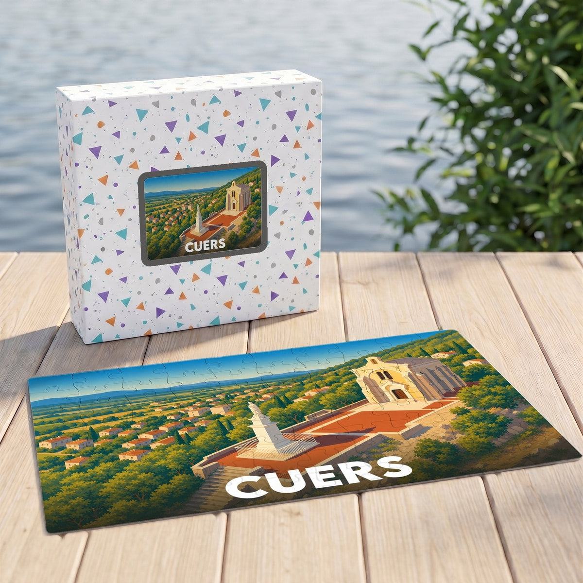 Puzzle souvenir de la ville de Cuers illustré d'un paysage panoramique stylisé.
