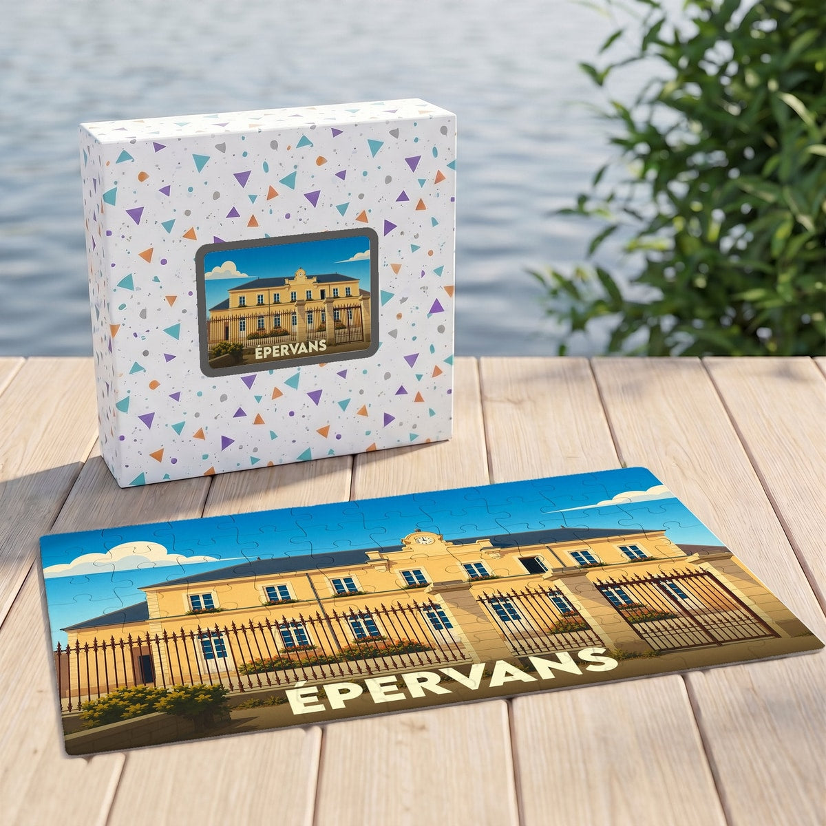 Puzzle souvenir de la ville d'Épervans présentant une illustration stylisée de son hôtel de ville devant sa boîte assortie.
