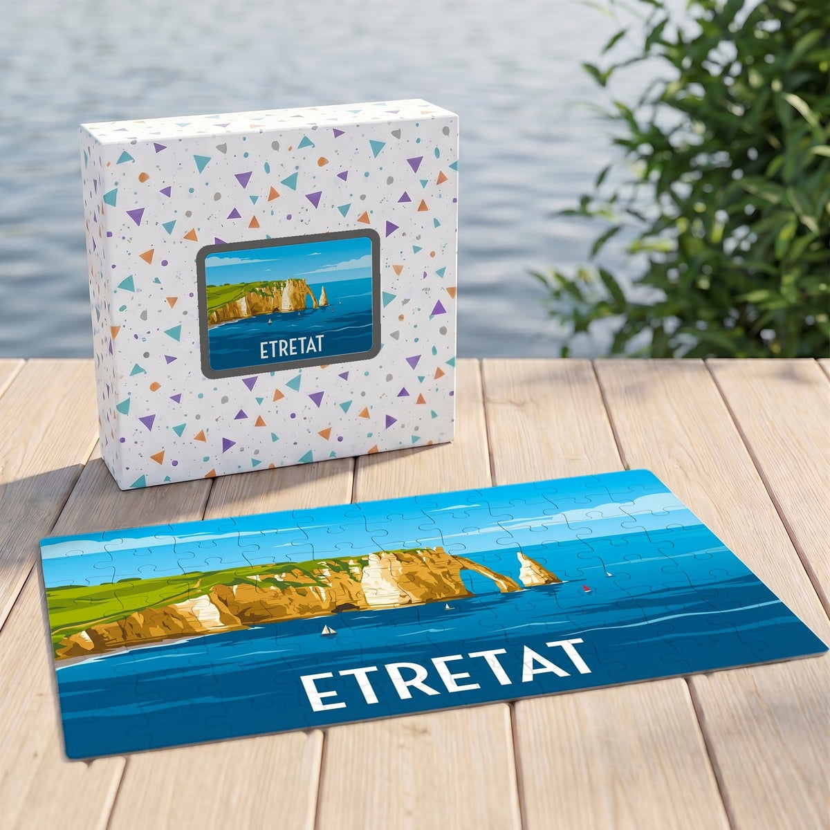 Puzzle souvenir de la ville d'Étretat avec une illustration stylisée de ses célèbres falaises.