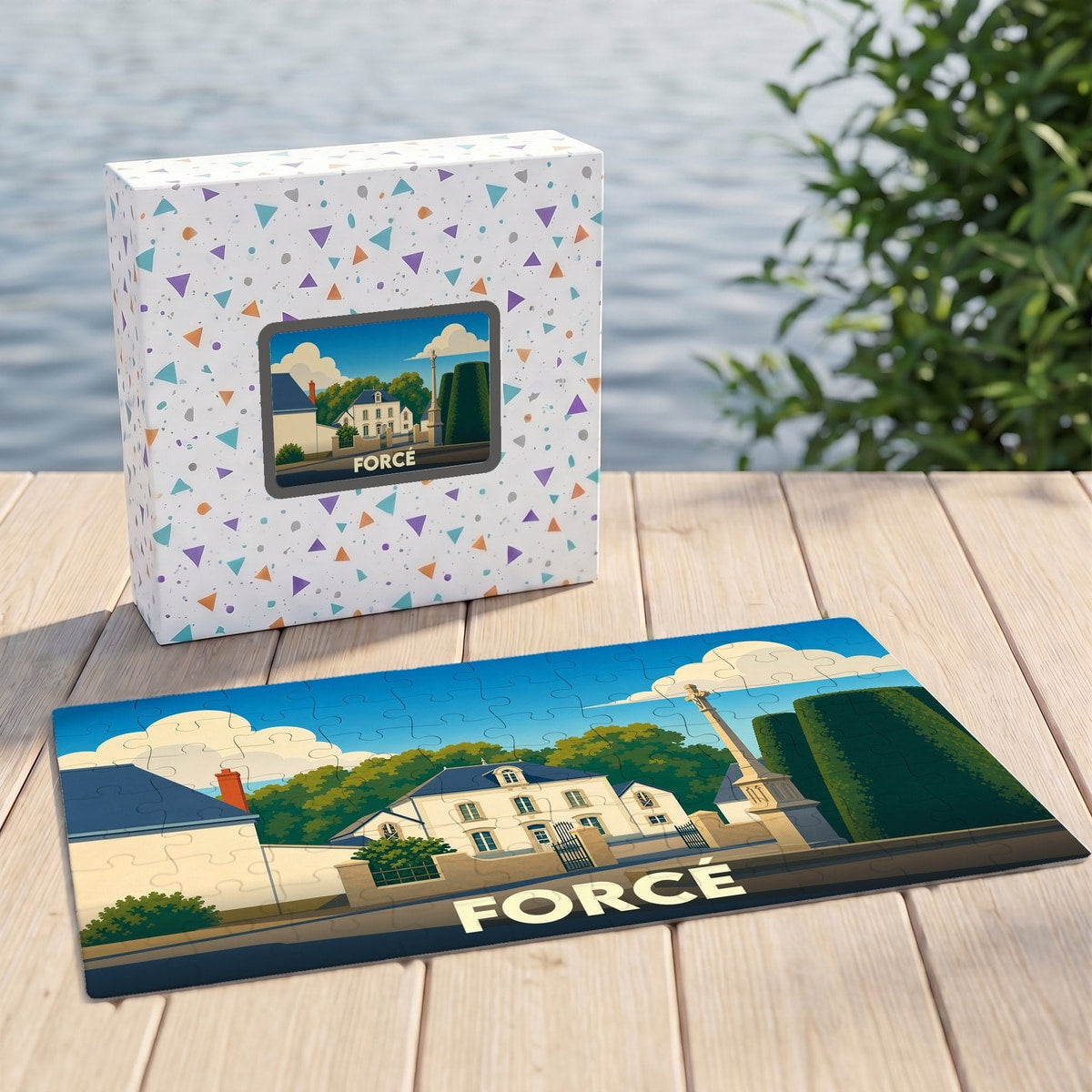 Puzzle souvenir de la ville de Forcé avec une illustration stylisée d'une demeure bourgeoise.