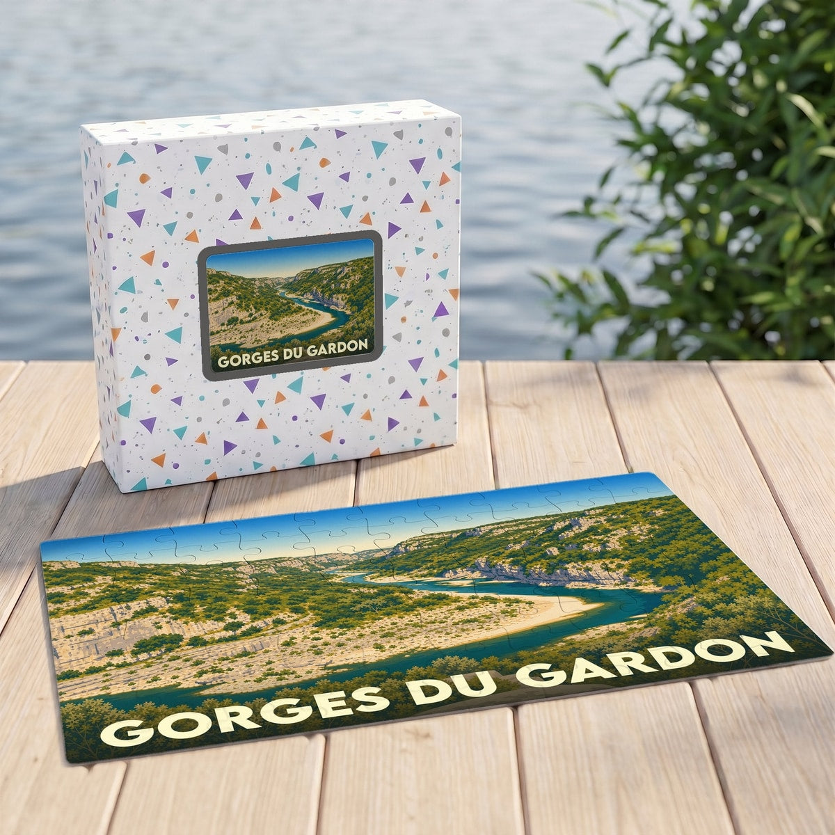 Puzzle souvenir de Gorges du Gardon représentant une vue panoramique de la rivière et de ses falaises.