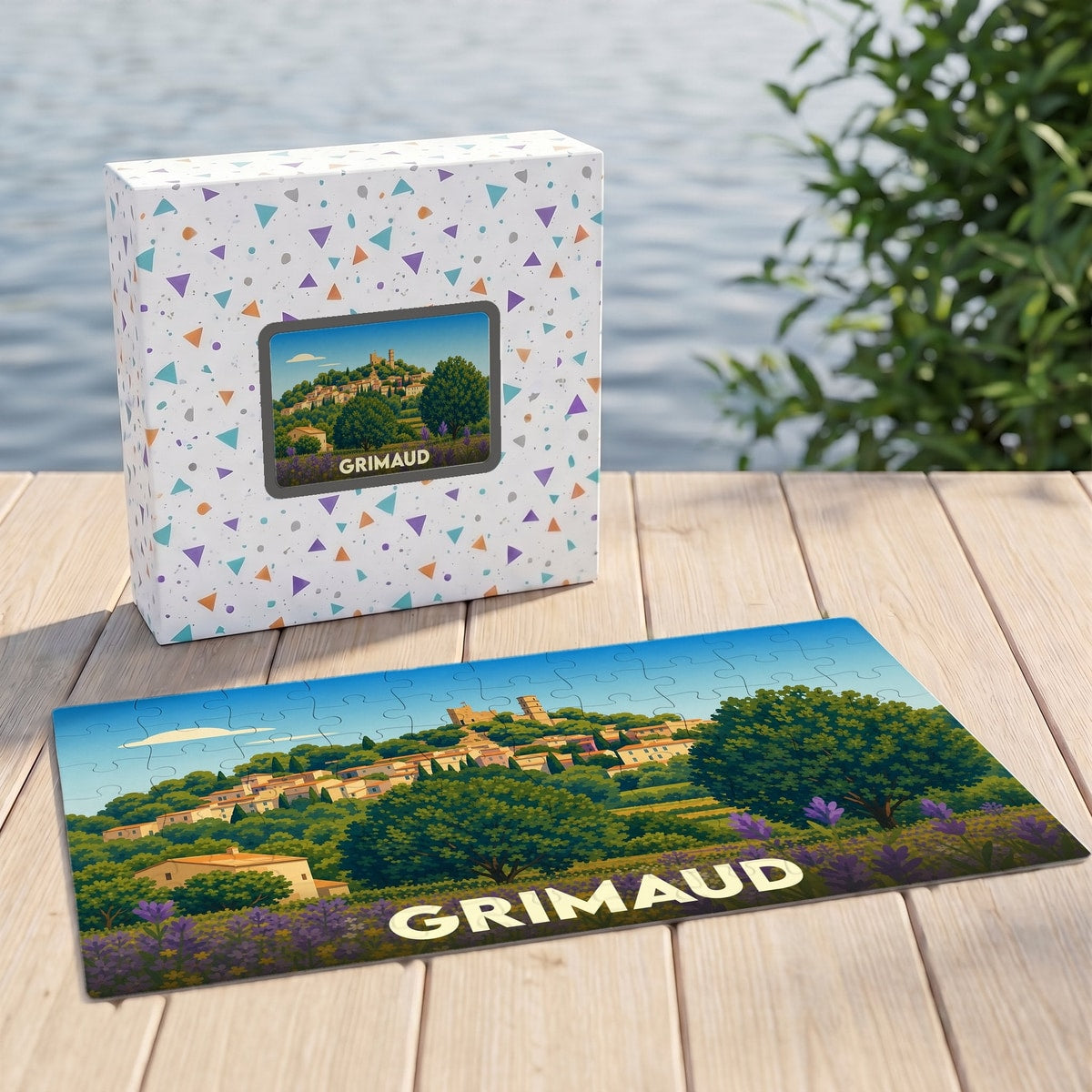 Puzzle souvenir de la ville de Grimaud avec une illustration stylisée et colorée.