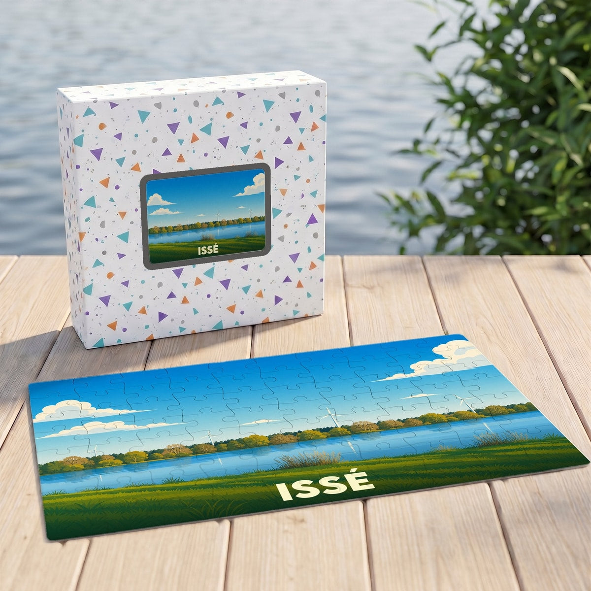 Puzzle souvenir de la ville d'Issé représentant un paysage lacustre avec une illustration stylisée.