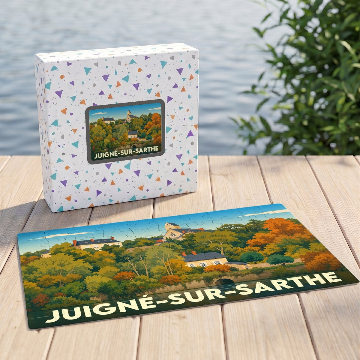 Puzzle souvenir de la ville de Juigné-sur-Sarthe représentant un paysage boisé et coloré au bord de l'eau.