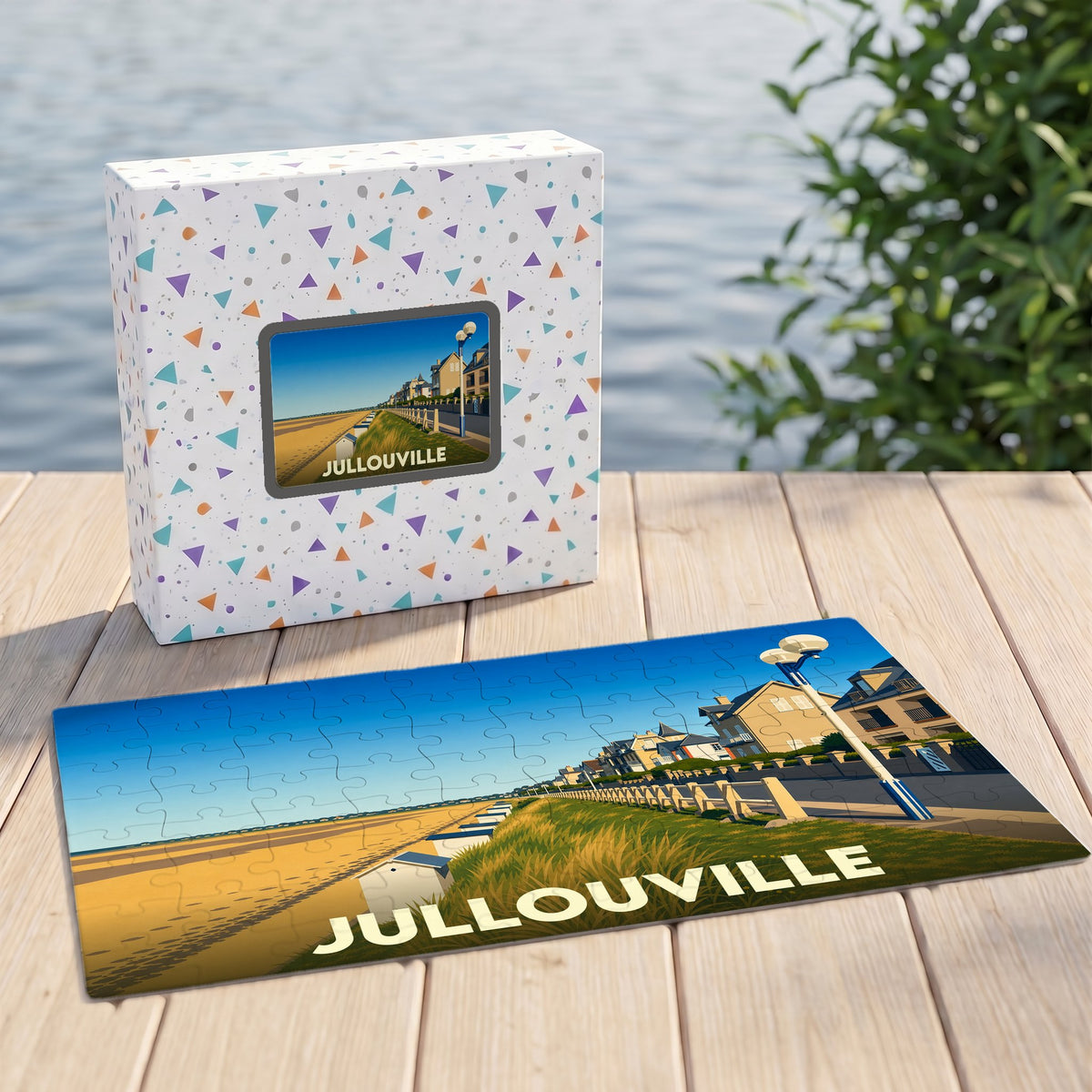 Puzzle souvenir de la ville de Jullouville avec une illustration stylisée de son front de mer.
