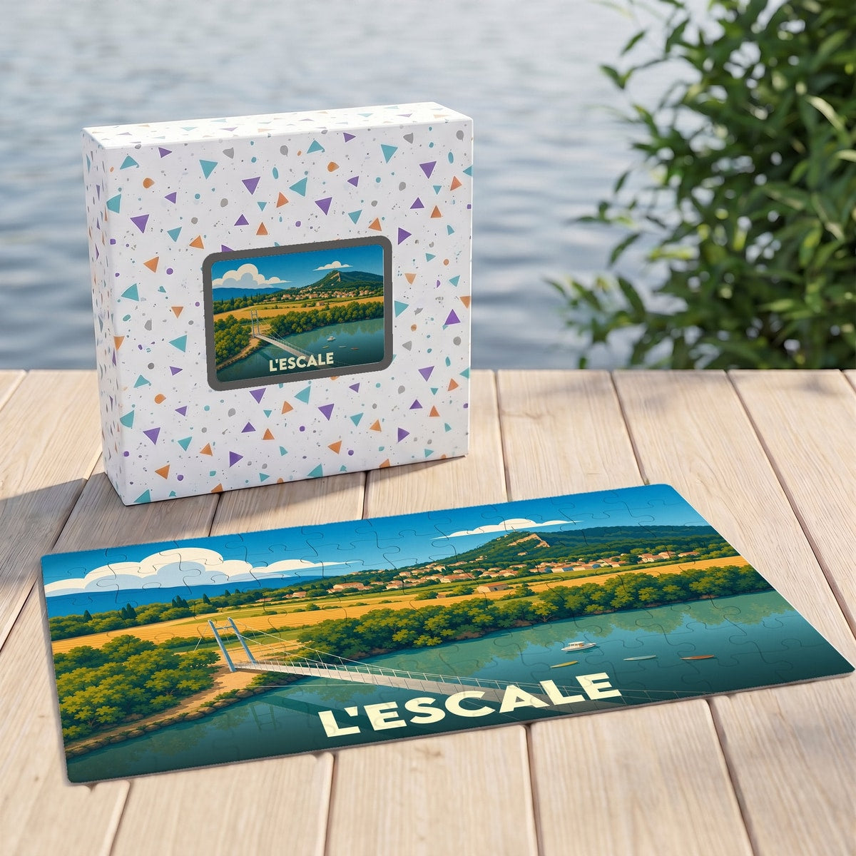 Puzzle souvenir de la ville de L'Escale avec une illustration stylisée d'un paysage de bord de rivière.