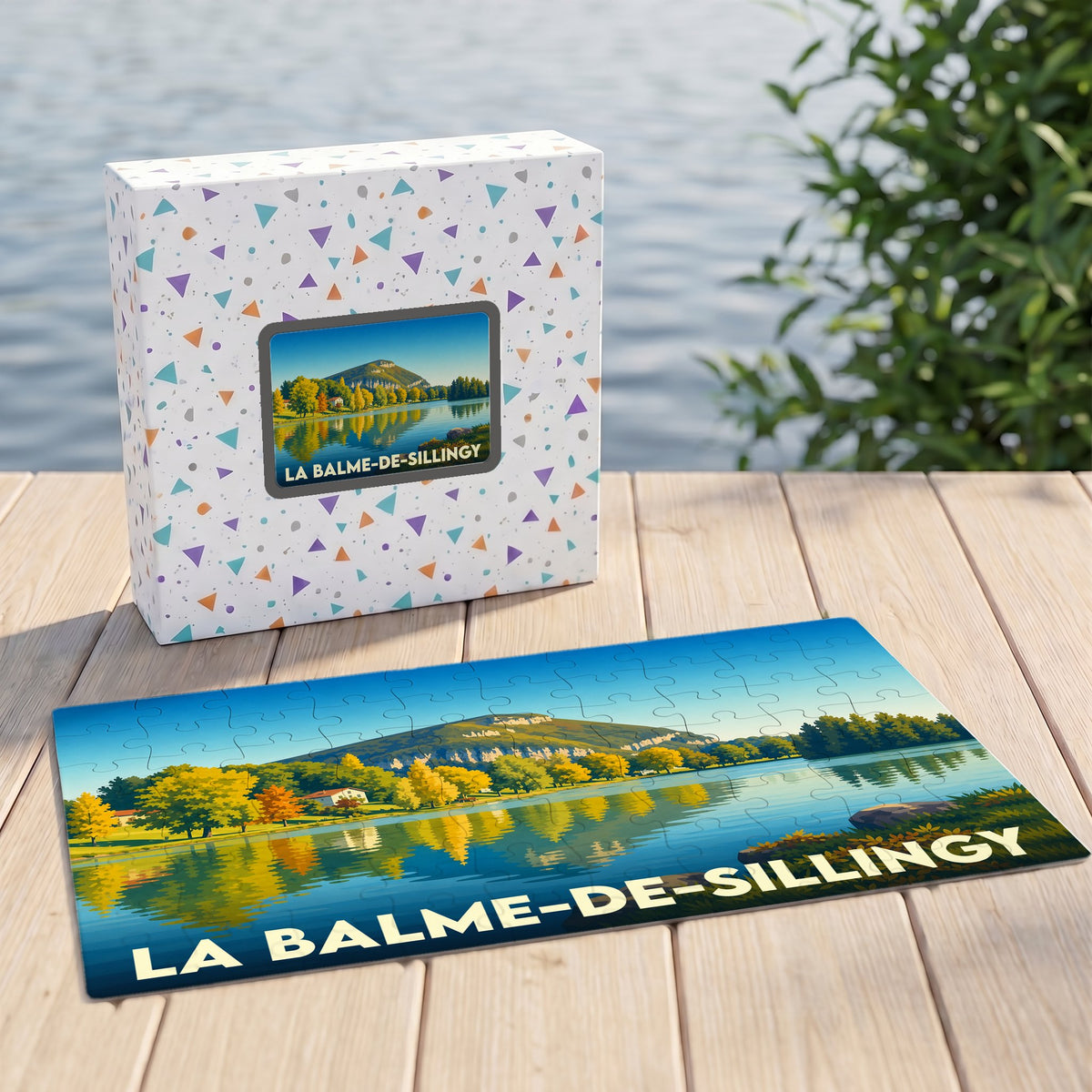 Puzzle souvenir de la ville de La Balme-de-Sillingy avec une illustration stylisée d'un paysage de lac et de montagnes.