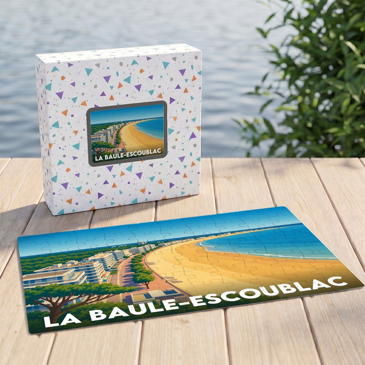Puzzle souvenir de la ville de La Baule-Escoublac avec une illustration stylisée de sa plage et de son front de mer.