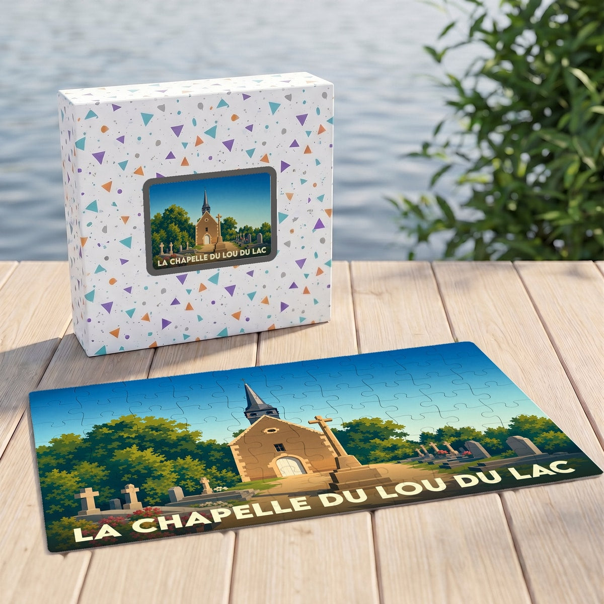 Puzzle souvenir de la commune de La Chapelle-du-Lou-du-Lac illustrant sa chapelle dans un style graphique.