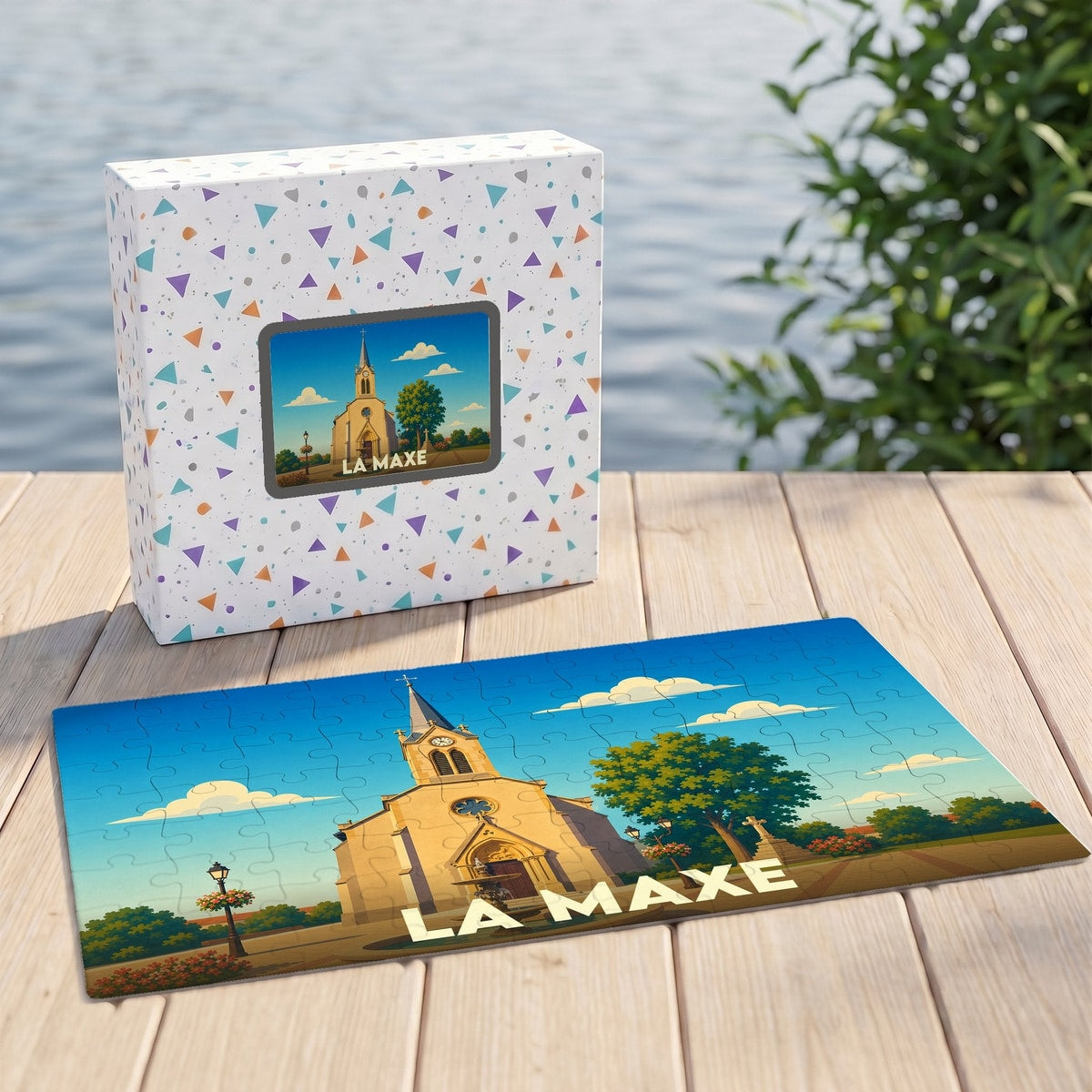 Puzzle souvenir de la ville de La Maxe avec une illustration stylisée de son église.