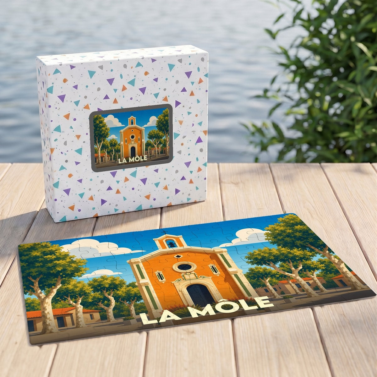 Puzzle souvenir de la ville de La Môle avec une illustration stylisée de son église provençale.