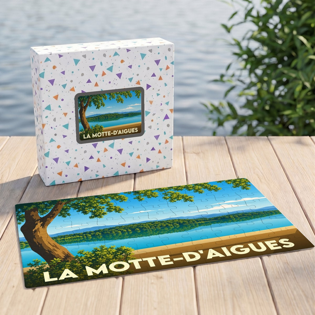 Puzzle souvenir de la ville de La Motte-d'Aigues avec une illustration stylisée de son paysage lacustre.
