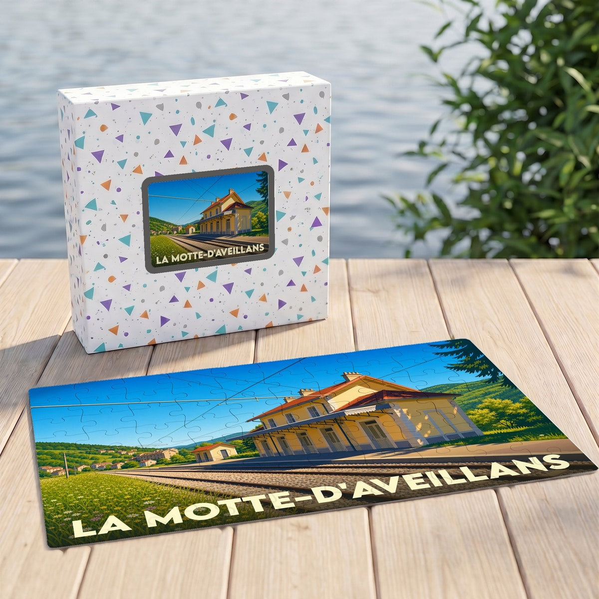 Puzzle souvenir de la ville de La Motte-d'Aveillans avec une illustration stylisée de sa gare.