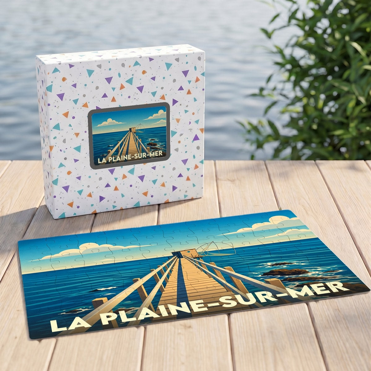 Puzzle souvenir de la ville de La Plaine-sur-Mer avec une illustration stylisée d'une pêcherie sur l'océan.