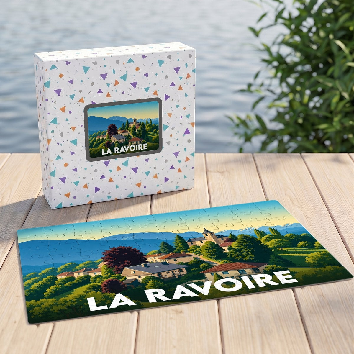 Puzzle souvenir de la ville de La Ravoire avec une illustration de paysage de montagne stylisée.