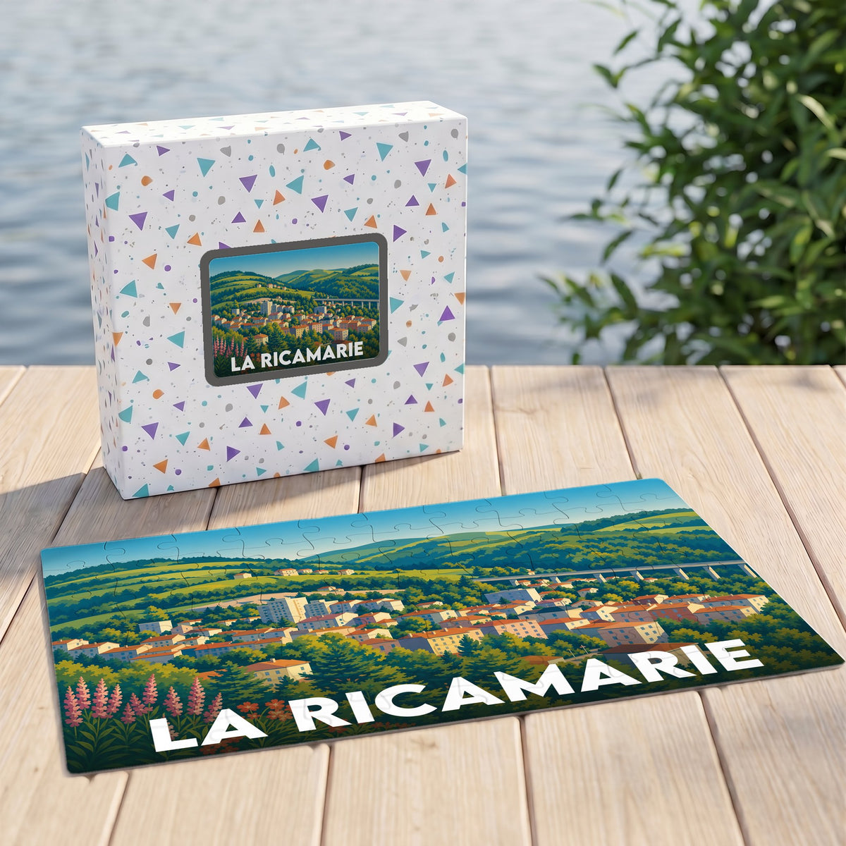Puzzle souvenir de la ville de La Ricamarie avec une illustration stylisée d'un paysage urbain et verdoyant.