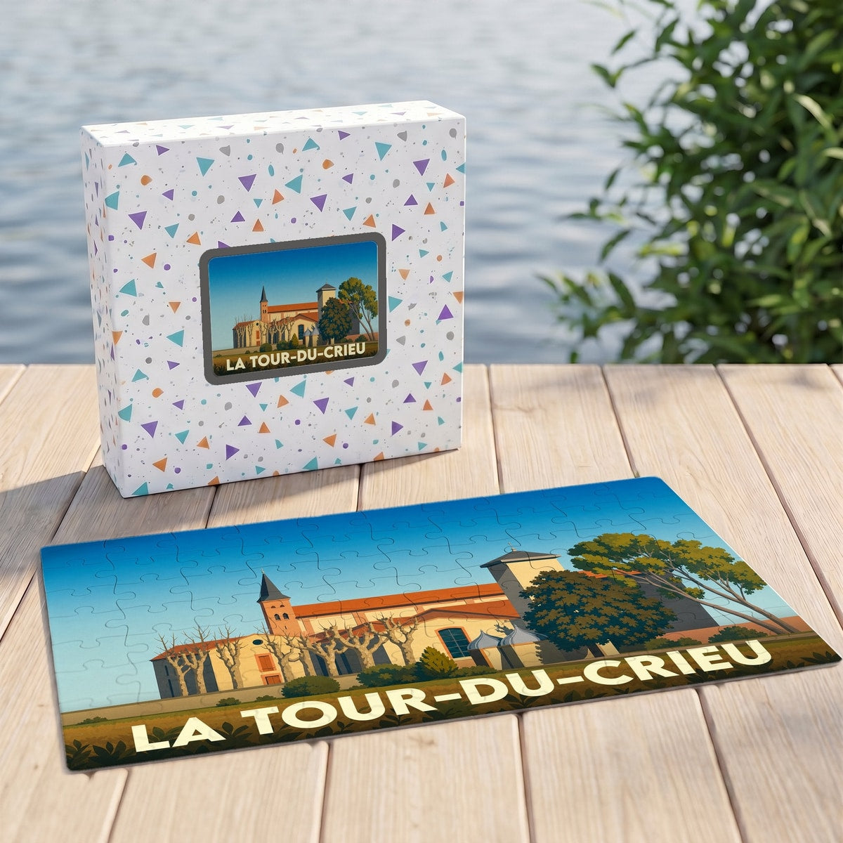 Puzzle souvenir de la ville de La Tour-du-Crieu avec une illustration stylisée du patrimoine local.