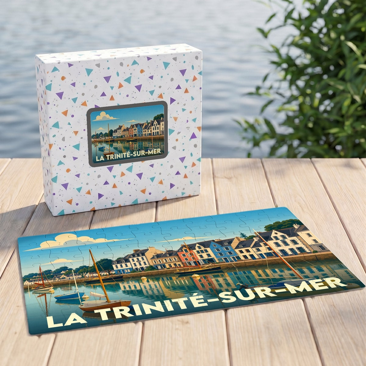 Puzzle souvenir de la ville de La Trinité-sur-Mer avec une illustration stylisée d'un port breton.