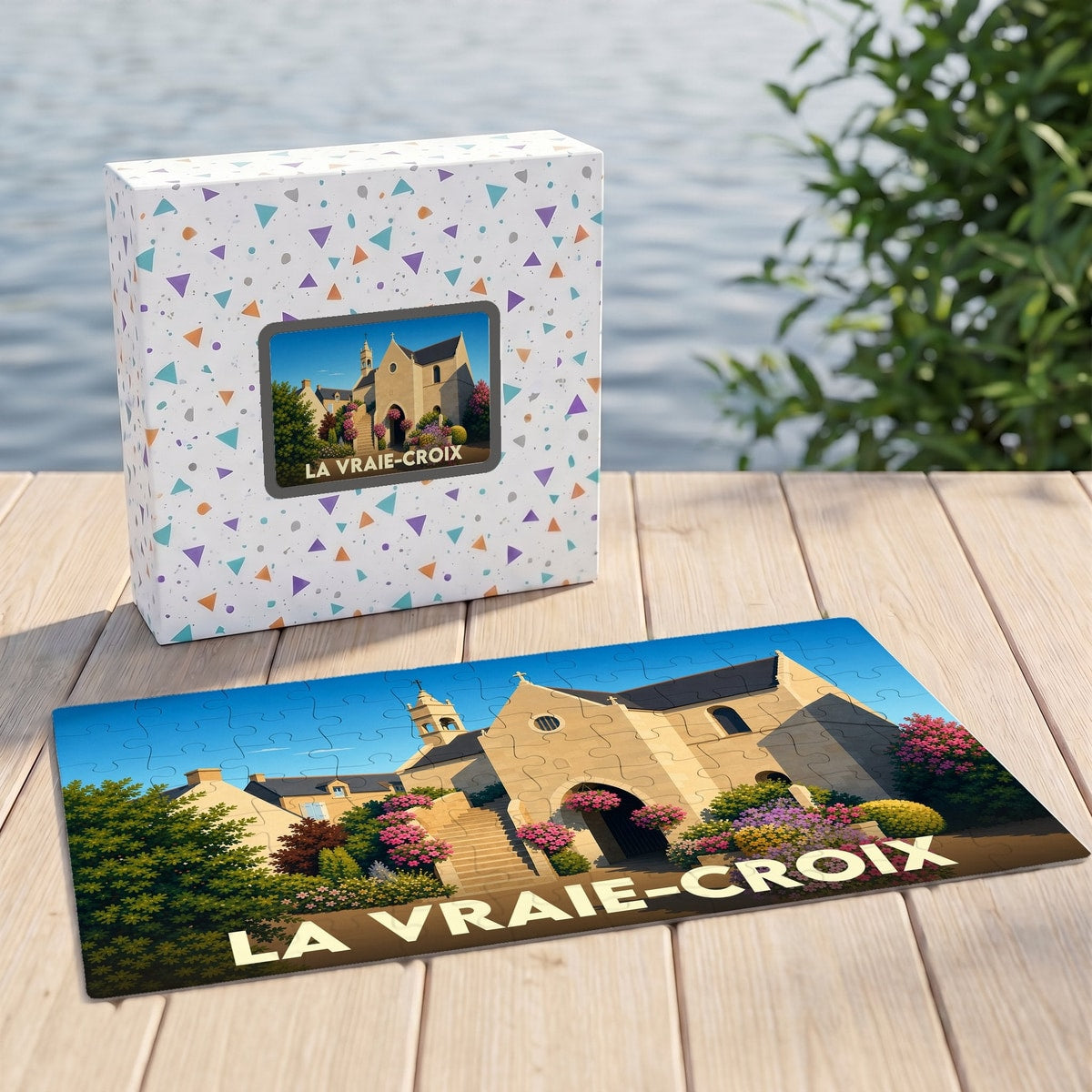 Puzzle souvenir de la ville de La Vraie-Croix avec une illustration stylisée de son église fleurie.
