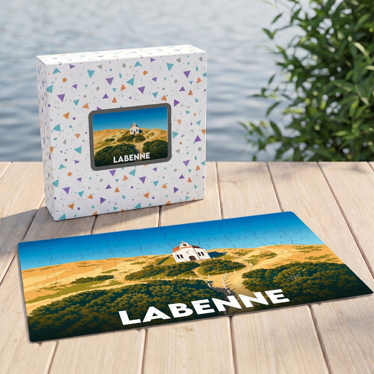 Puzzle souvenir de la ville de Labenne avec une illustration stylisée d'une chapelle sur une dune.
