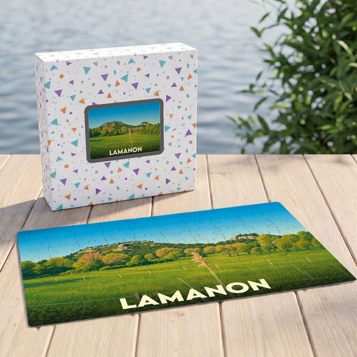 Puzzle souvenir de la ville de Lamanon avec une illustration de paysage champêtre.