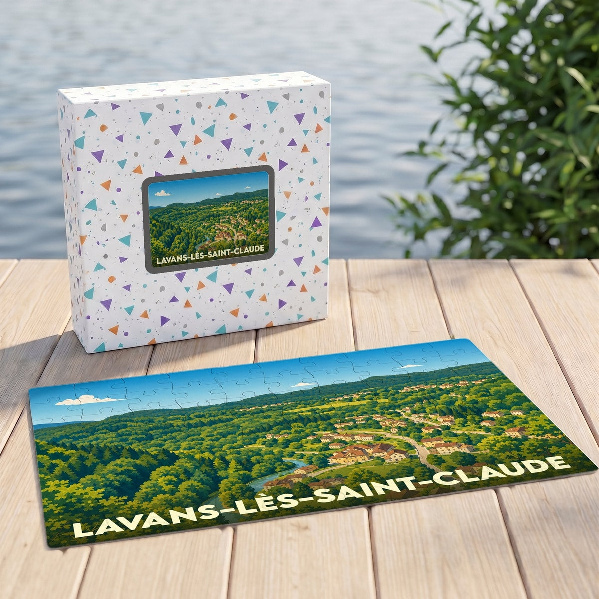 Puzzle souvenir de la ville de Lavans-lès-Saint-Claude représentant un paysage verdoyant illustré.