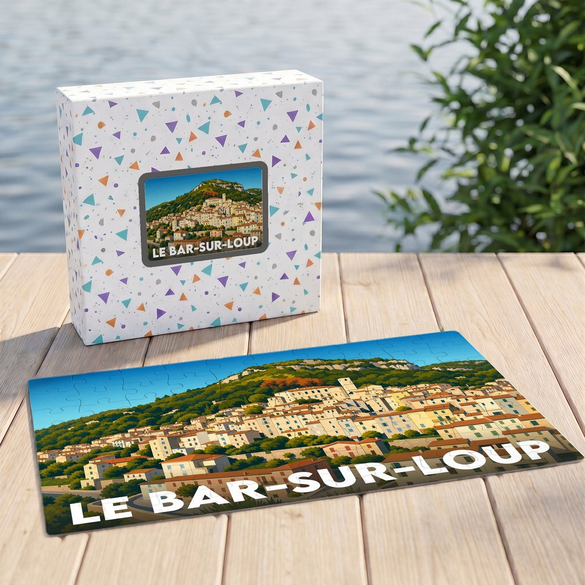 Puzzle souvenir de la ville de Le Bar-sur-Loup avec une illustration stylisée d'un village perché.