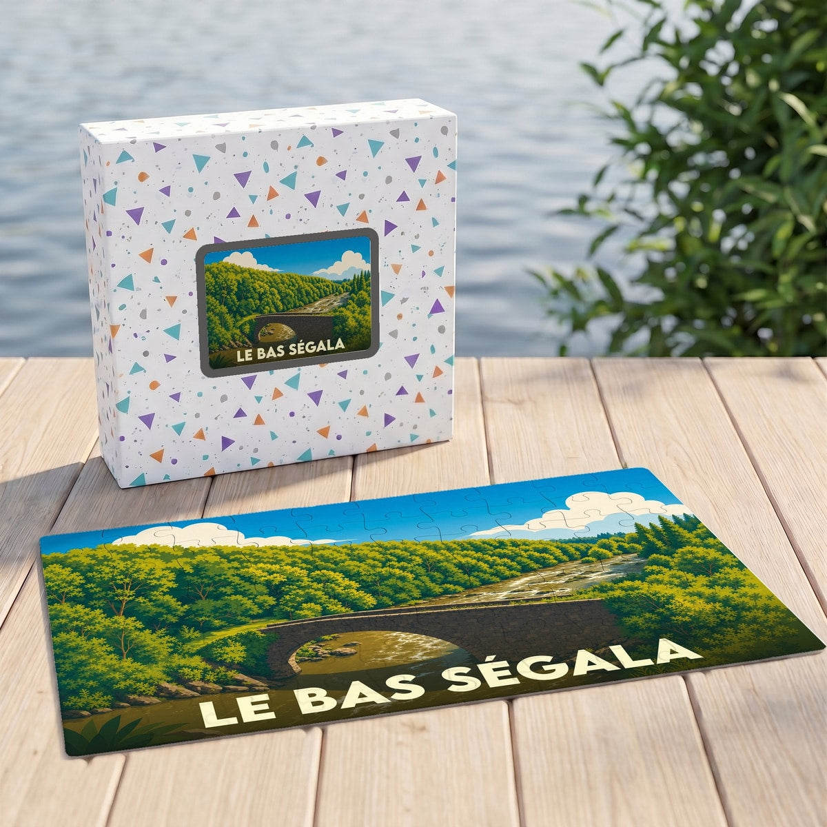 Puzzle souvenir de la commune de Le Bas Ségala avec une illustration stylisée d'un pont en forêt.