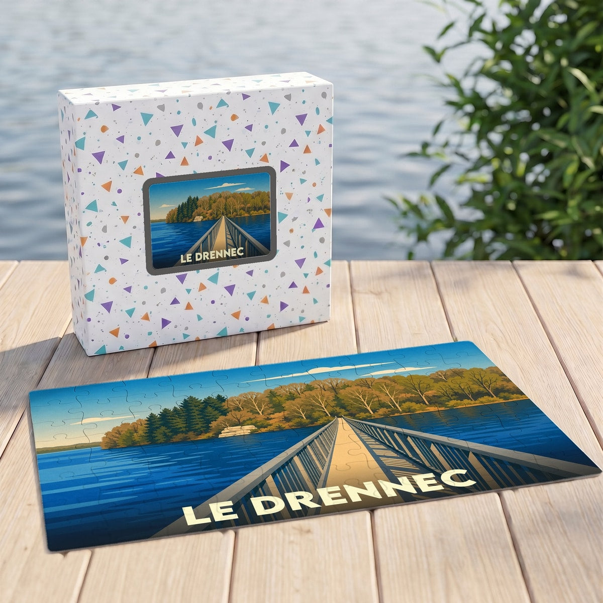 Puzzle souvenir de la ville de Le Drennec avec une illustration stylisée d'un lac et de sa passerelle.