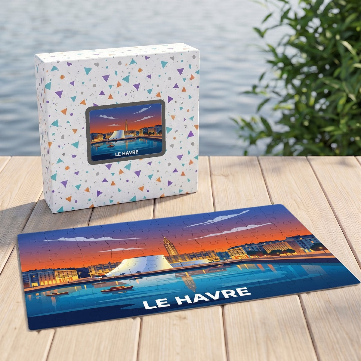Puzzle souvenir de la ville du Havre avec une illustration stylisée représentant le port au coucher du soleil.