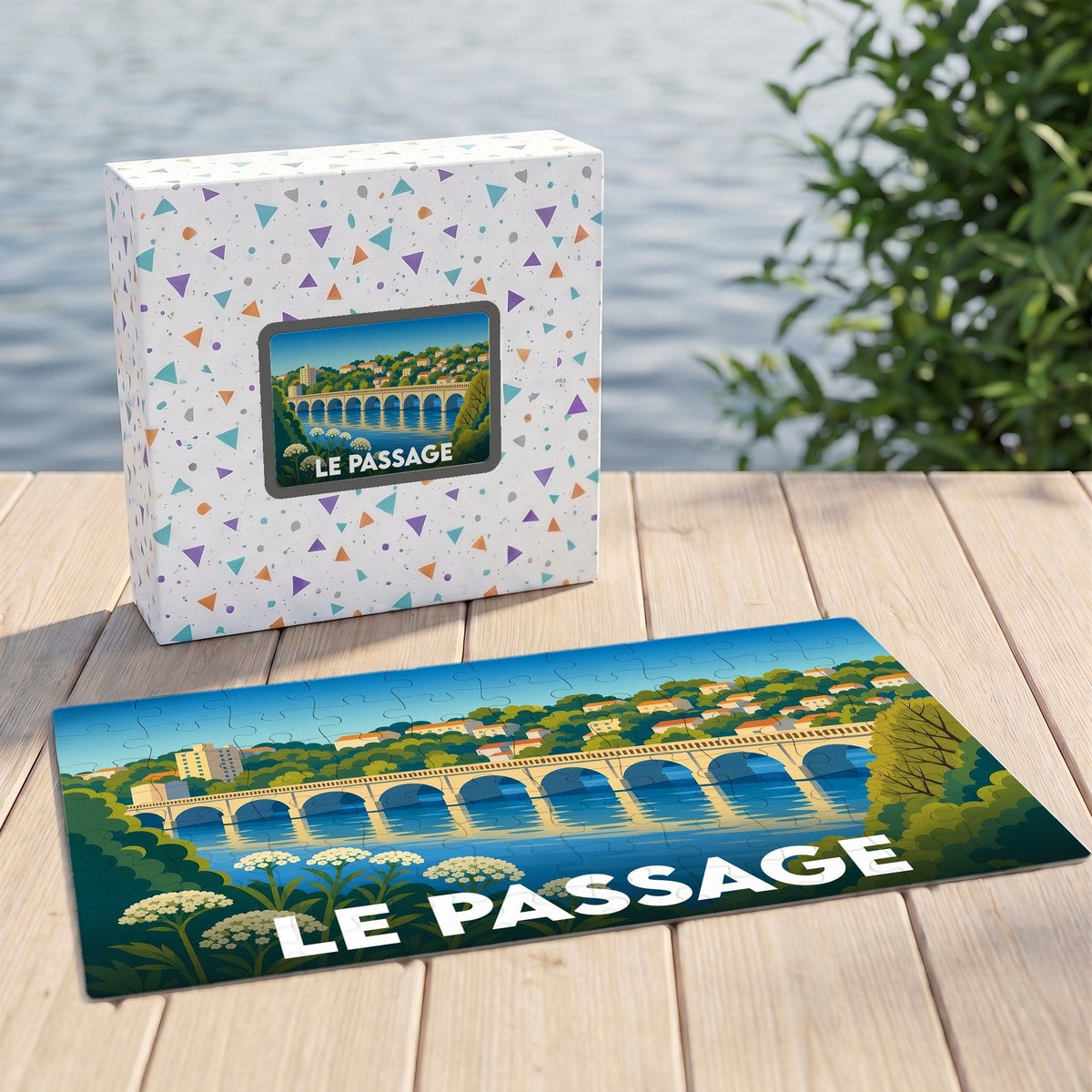 Puzzle souvenir de la ville de Le Passage avec une illustration stylisée d'un pont et son coffret assorti.