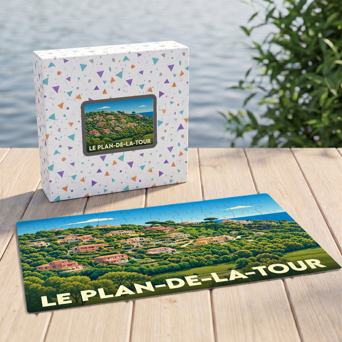 Puzzle souvenir de la ville de Le Plan-de-la-Tour avec une illustration stylisée d'un paysage provençal.