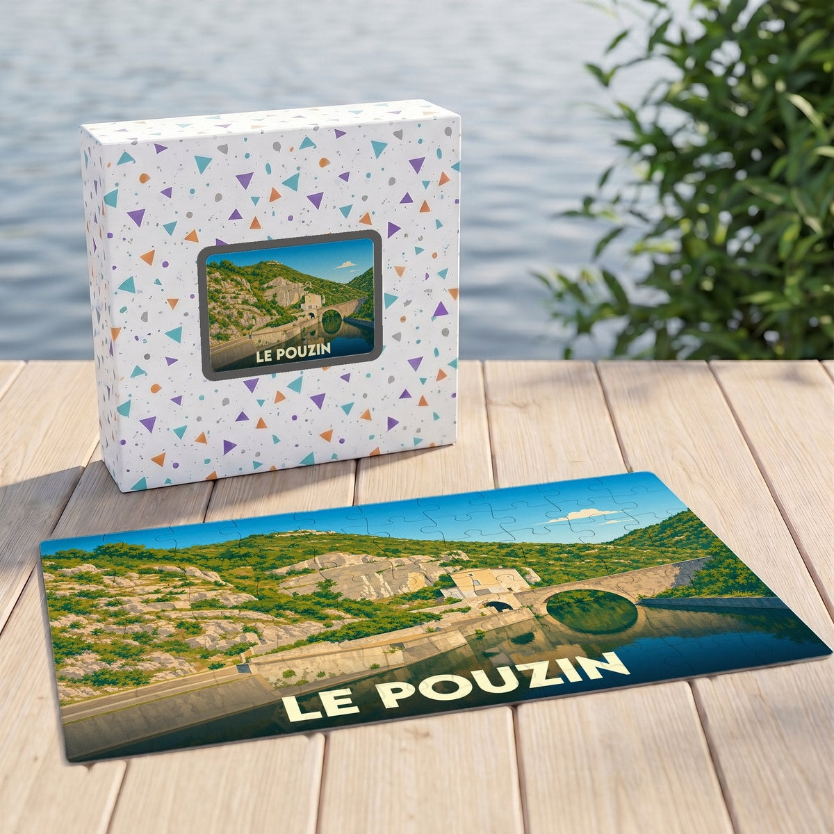 Puzzle souvenir de la ville de Le Pouzin avec une illustration stylisée de son pont et de ses collines.